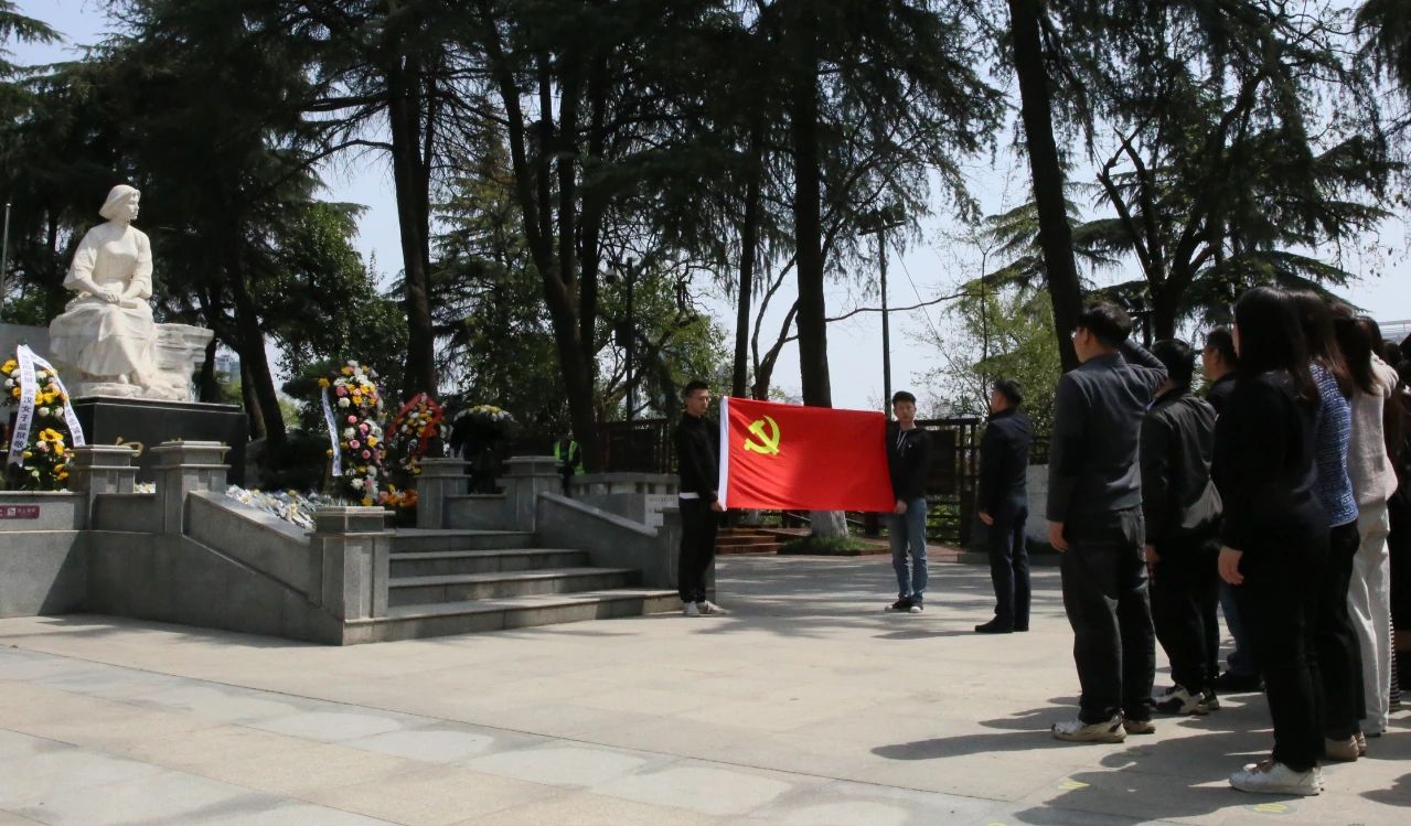 缅怀革命先烈 赓续红色精神丨bwin必赢集团党委组织开展清明祭扫主题活动